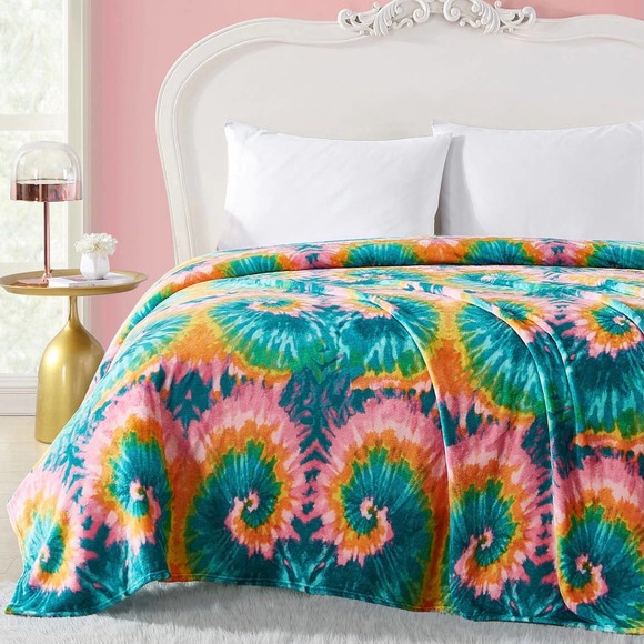 Betsey Johnson Other - Betsey Johnson Full/Queen Tie Dye Love Plush Blanket